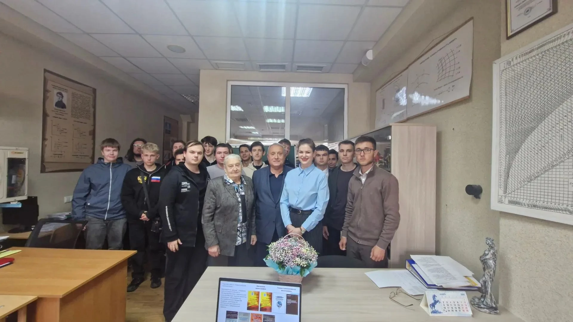 Почетный гость проф. Топольник В.Г. на кафедре холодильной и торговой техники Почетный гость проф. Топольник В.Г. на кафедре холодильной и торговой техники